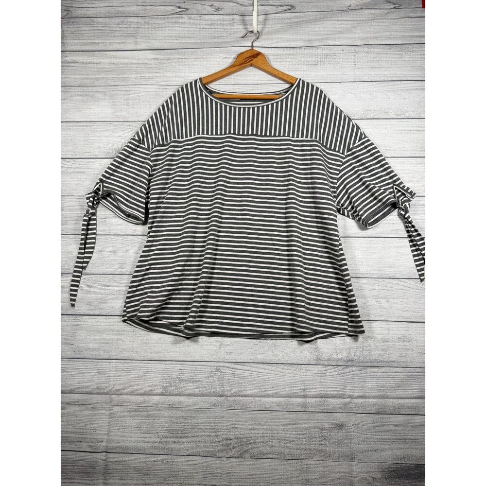 BloomChic Women’s 2X 18-20 Gray White Striped Tie Sleeve Top 4265